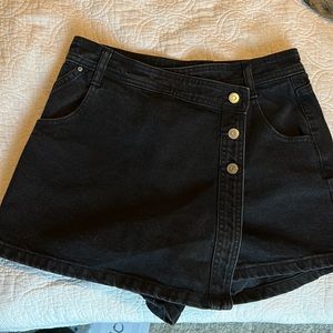 Black Zara Jean skort!!